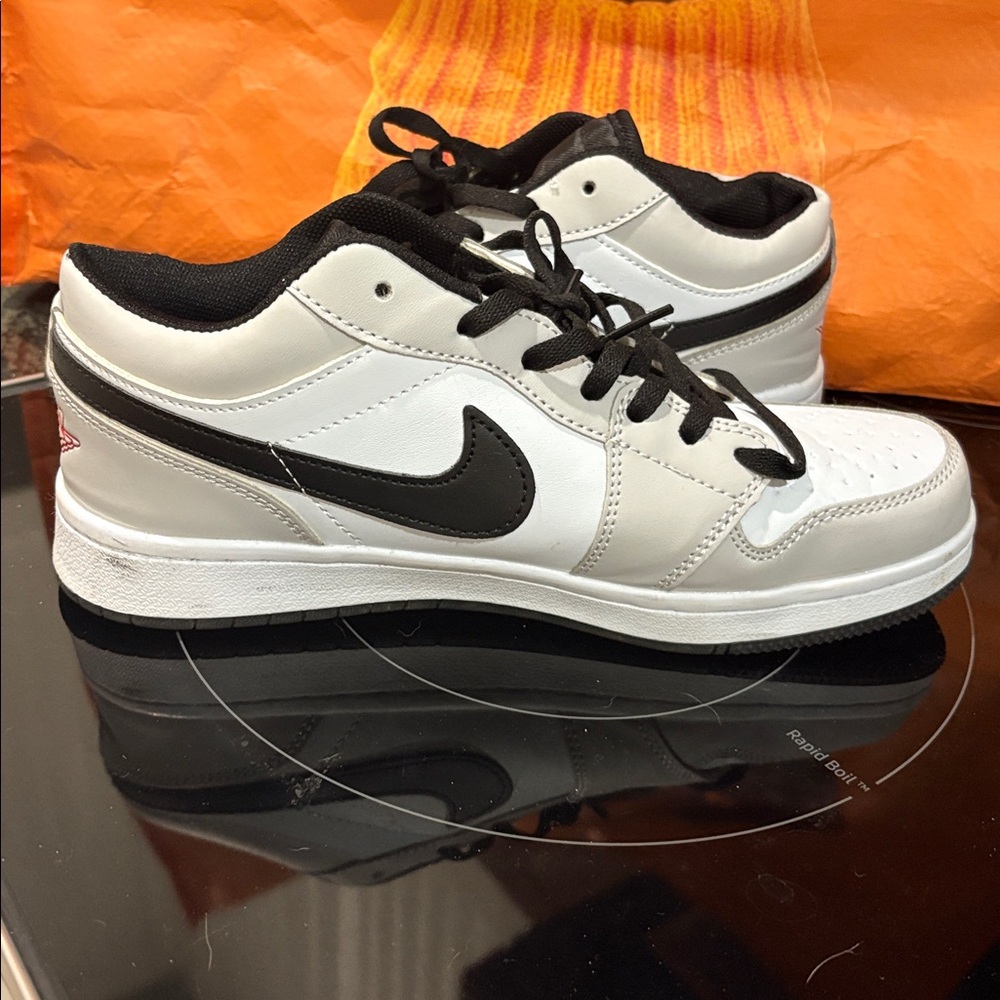 Nike Jordan Air Jordan 1 Low SE Men’s 7.5 women’s 9 - Picture 3 of 6